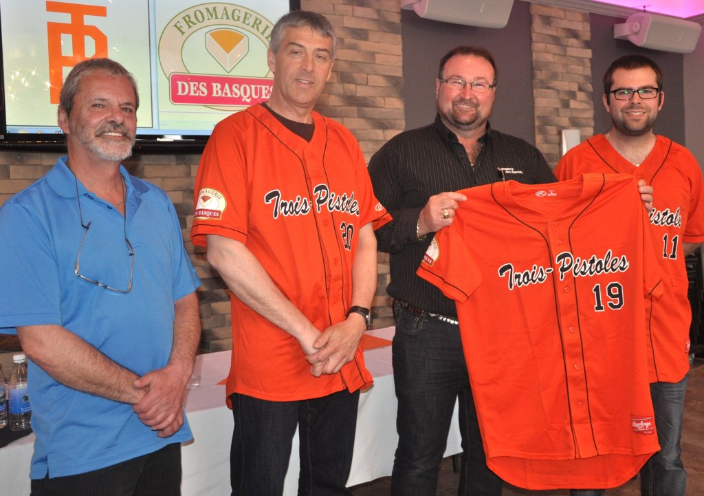 André Morin, Valmont Bérubé, Yves Pettigrew et Éric Rousseau lors du lancement de l’équipe la Fromagerie des Basques  Photo : Marjolaine Jolicoeur